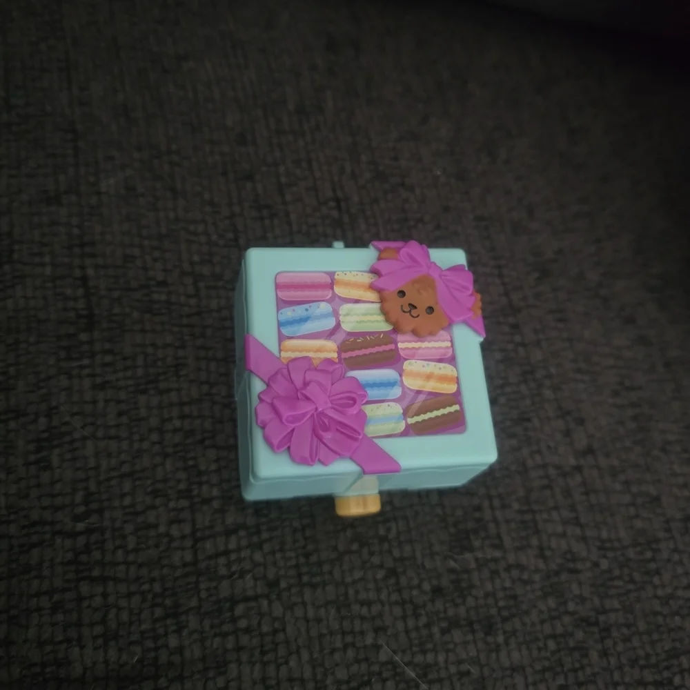 Mattel | Polly Pocket Tiny Takeout Reveal Macaron Bakery
